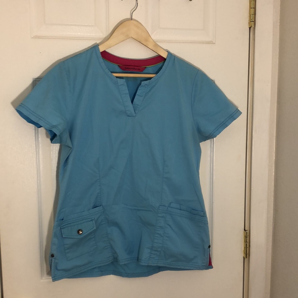 Scrub tops lots of two Medium used Cherokee and beyond scrubs - Picture 5 of 7